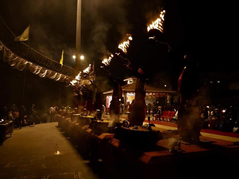 Hotel Sita Palace On Heritage Ghats Of Benaras Варанаси Екстериор снимка