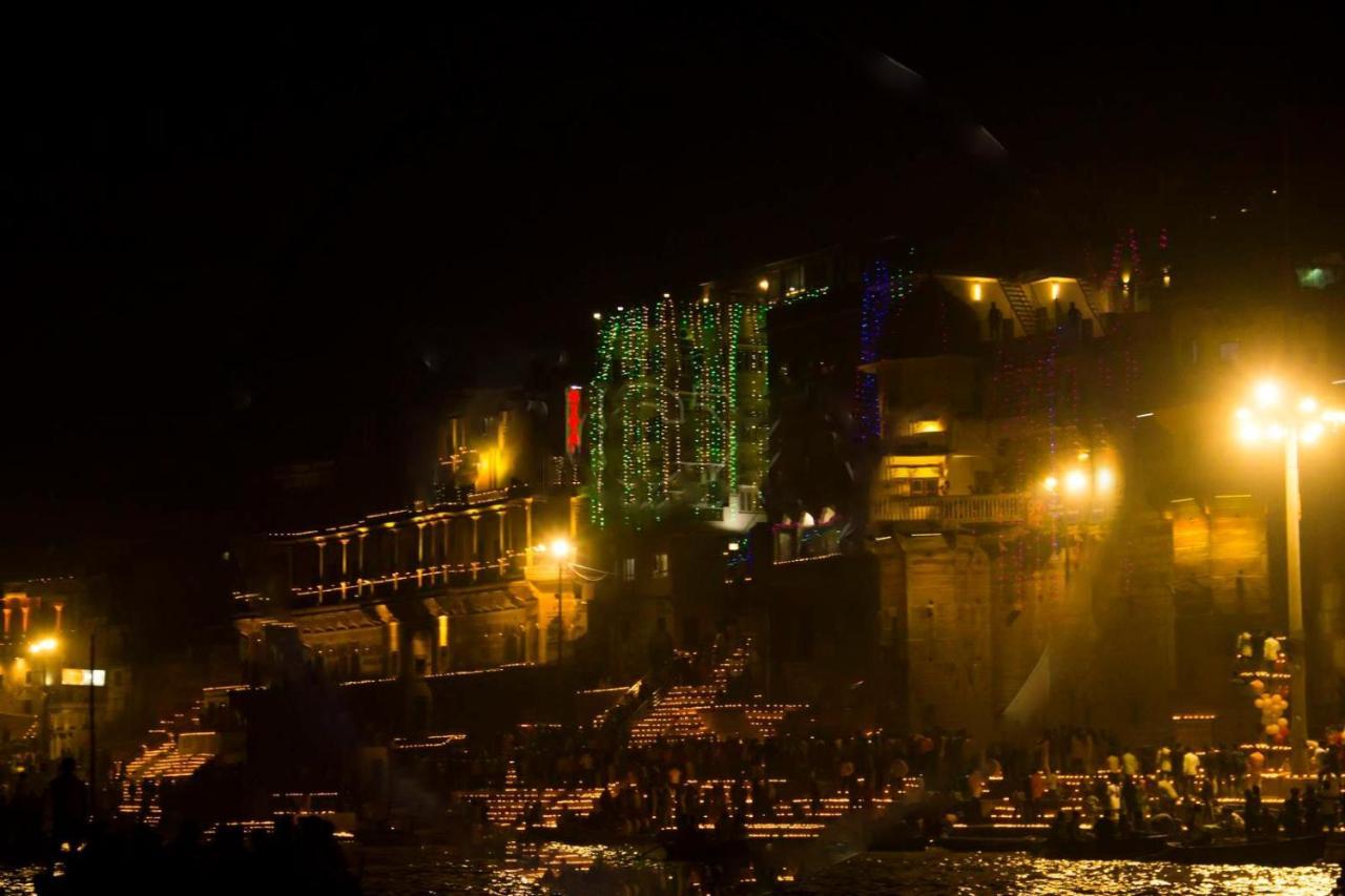 Hotel Sita Palace On Heritage Ghats Of Benaras Варанаси Екстериор снимка