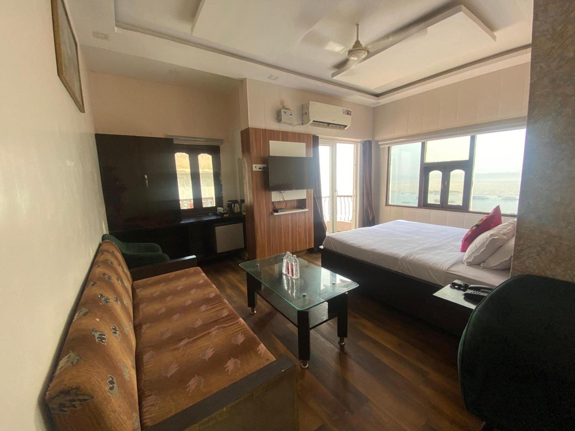 Hotel Sita Palace On Heritage Ghats Of Benaras Варанаси Екстериор снимка