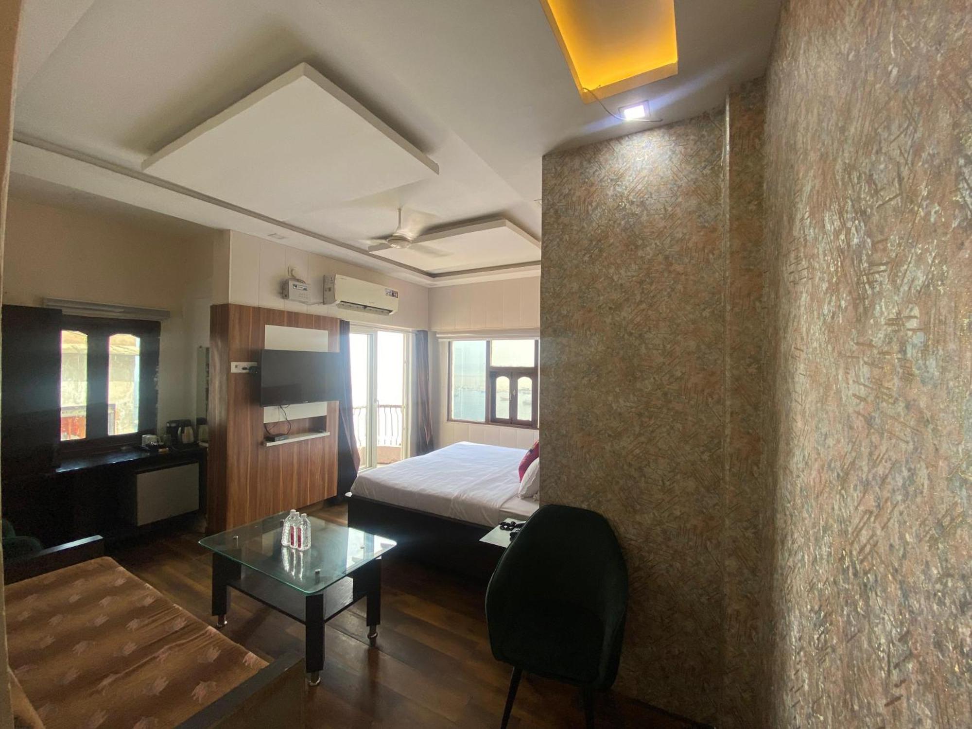 Hotel Sita Palace On Heritage Ghats Of Benaras Варанаси Екстериор снимка