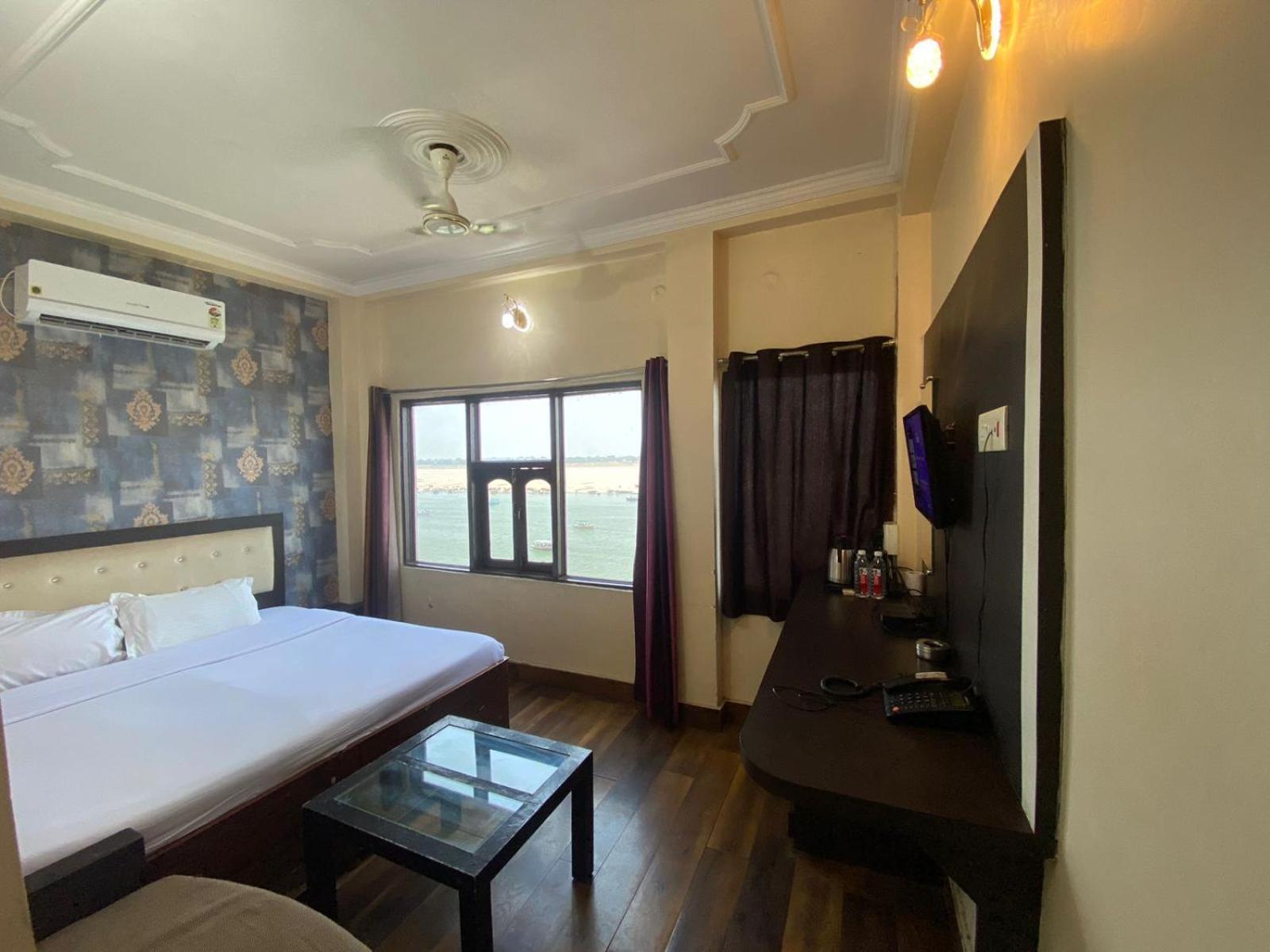 Hotel Sita Palace On Heritage Ghats Of Benaras Варанаси Екстериор снимка