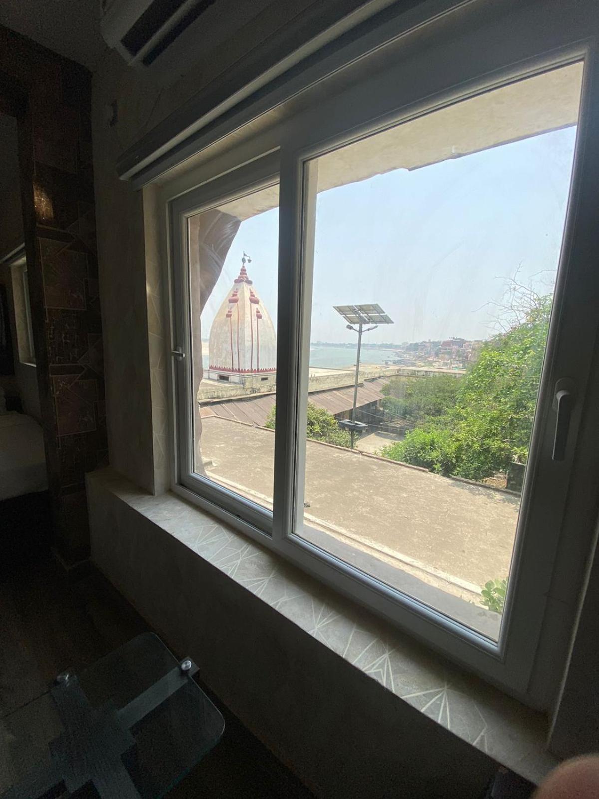Hotel Sita Palace On Heritage Ghats Of Benaras Варанаси Екстериор снимка