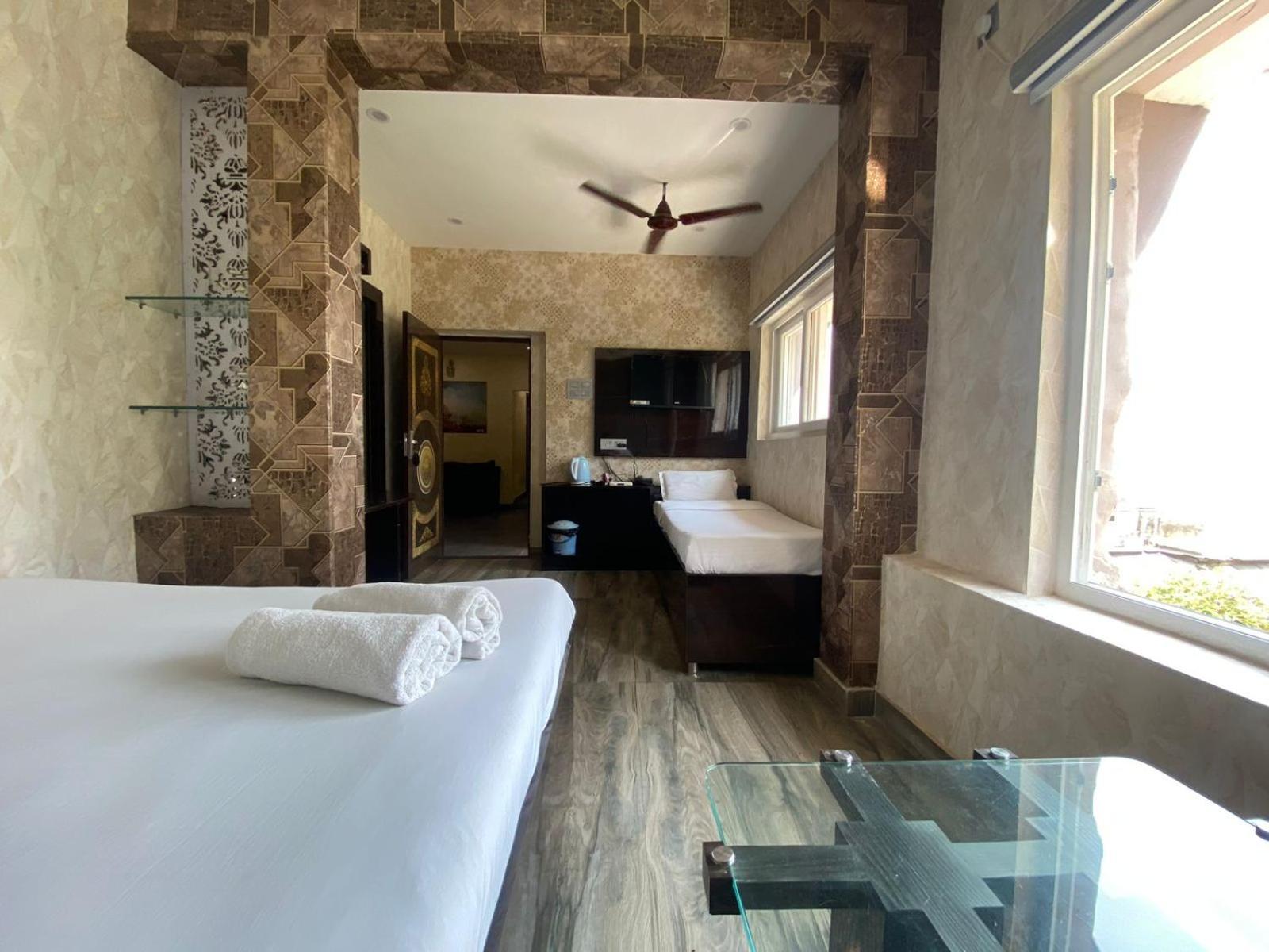 Hotel Sita Palace On Heritage Ghats Of Benaras Варанаси Екстериор снимка