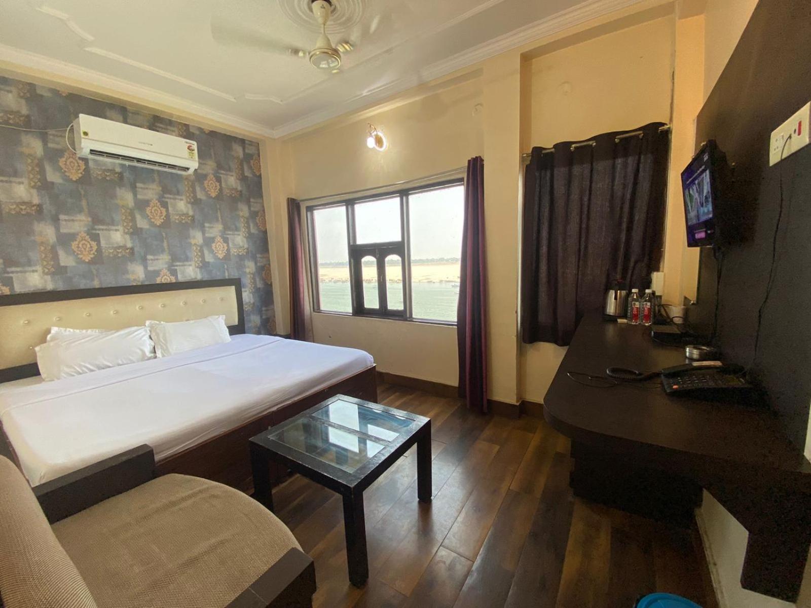 Hotel Sita Palace On Heritage Ghats Of Benaras Варанаси Екстериор снимка