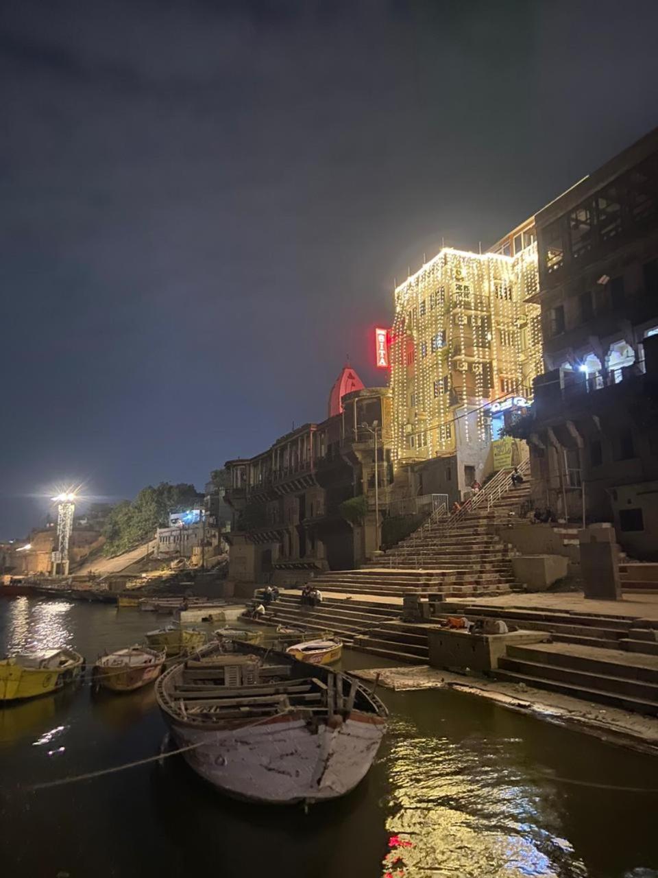 Hotel Sita Palace On Heritage Ghats Of Benaras Варанаси Екстериор снимка