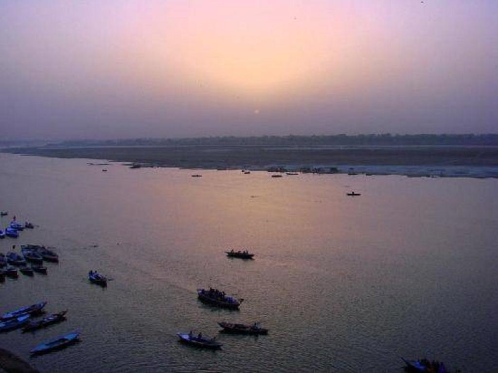 Hotel Sita Palace On Heritage Ghats Of Benaras Варанаси Екстериор снимка