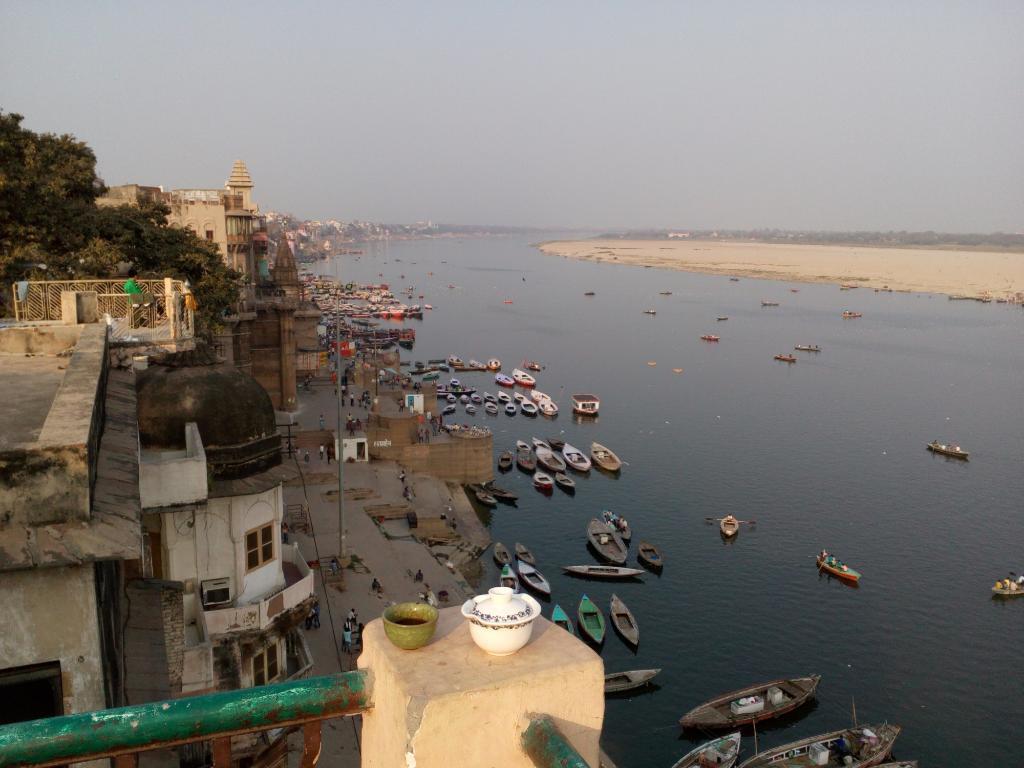 Hotel Sita Palace On Heritage Ghats Of Benaras Варанаси Екстериор снимка