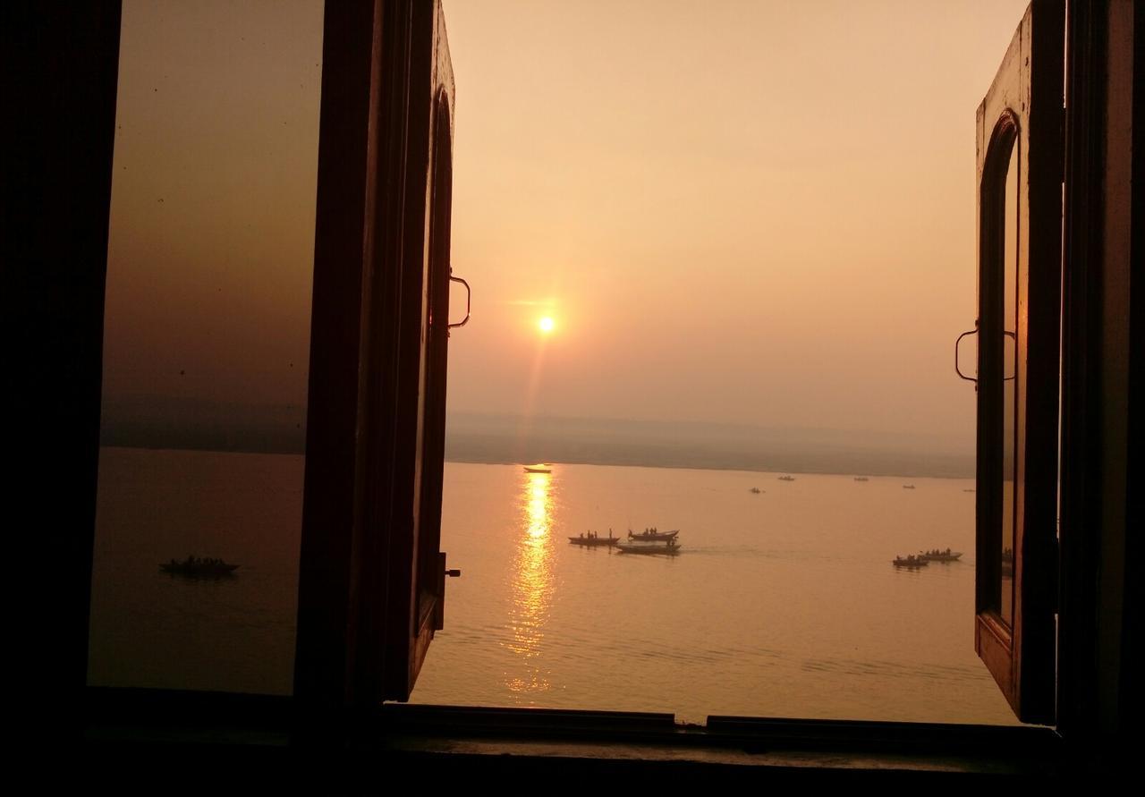Hotel Sita Palace On Heritage Ghats Of Benaras Варанаси Екстериор снимка
