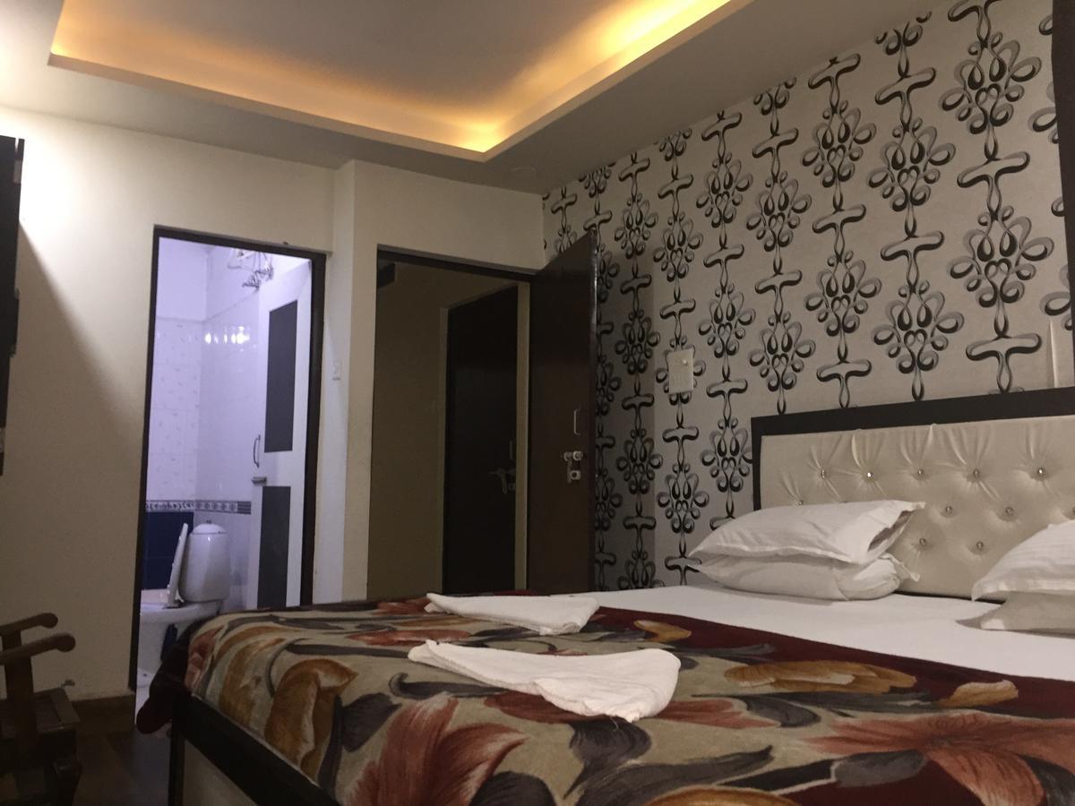 Hotel Sita Palace On Heritage Ghats Of Benaras Варанаси Екстериор снимка