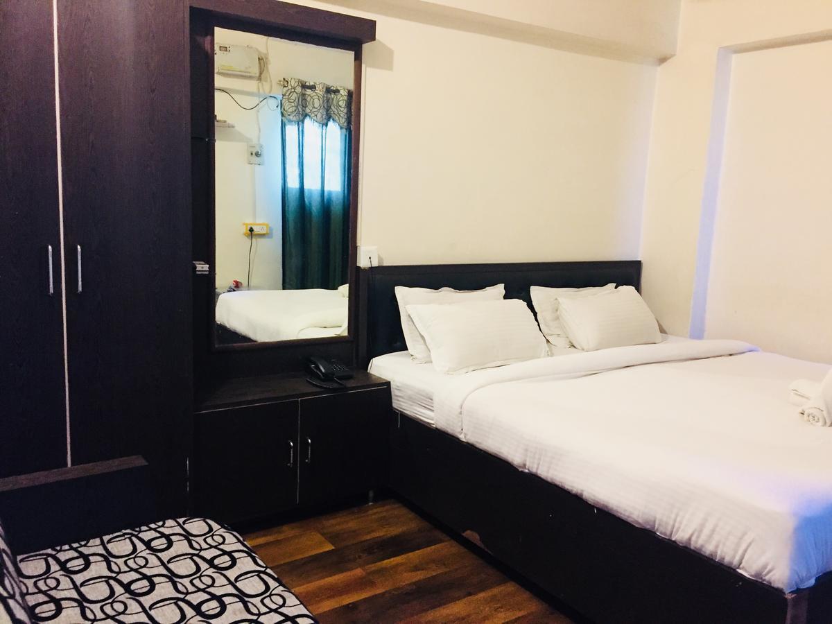 Hotel Sita Palace On Heritage Ghats Of Benaras Варанаси Екстериор снимка