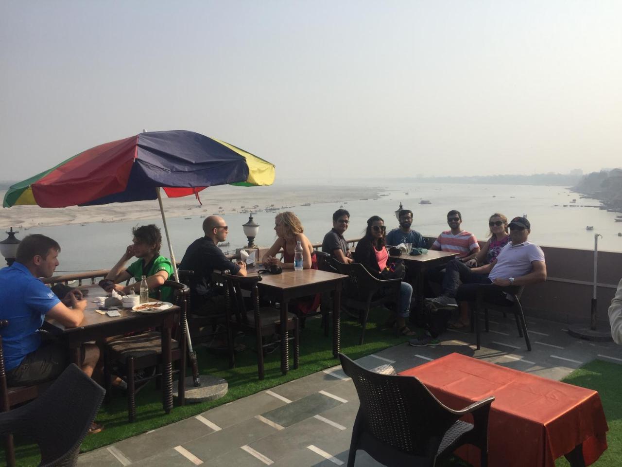 Hotel Sita Palace On Heritage Ghats Of Benaras Варанаси Екстериор снимка