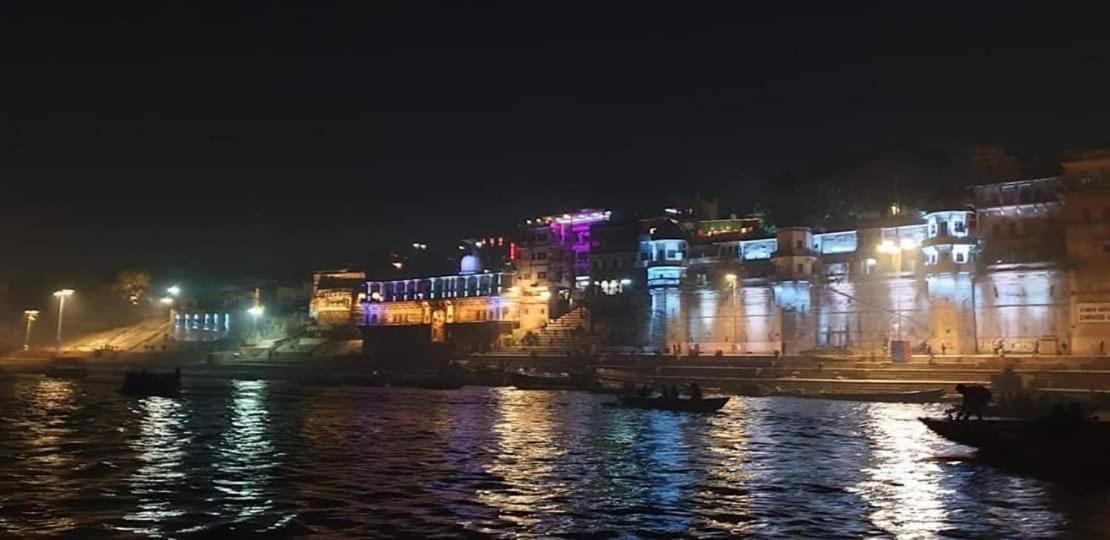 Hotel Sita Palace On Heritage Ghats Of Benaras Варанаси Екстериор снимка